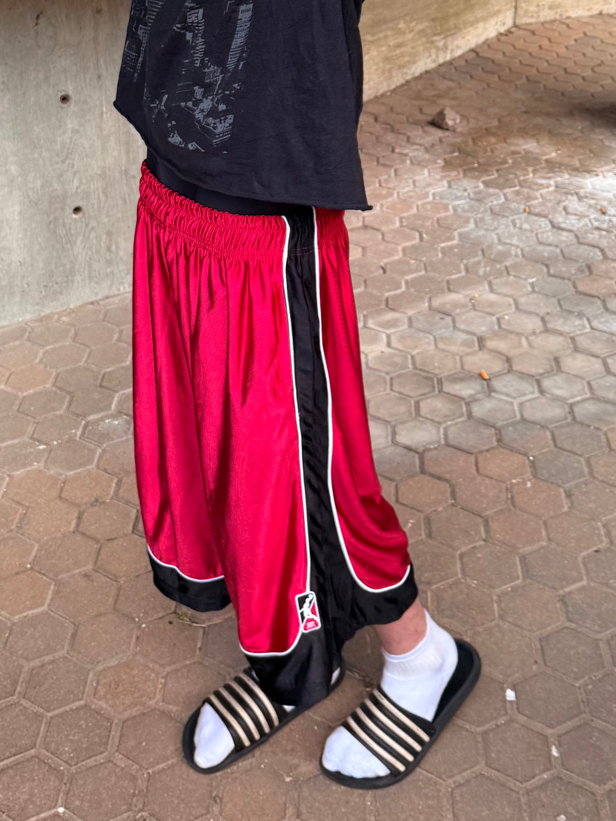 3/4 Lounge Shorts (Black/Red)